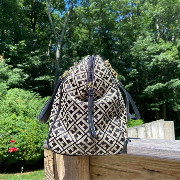 Tommy Hilfiger Signature Logo Handbag - Picture 4 of 11